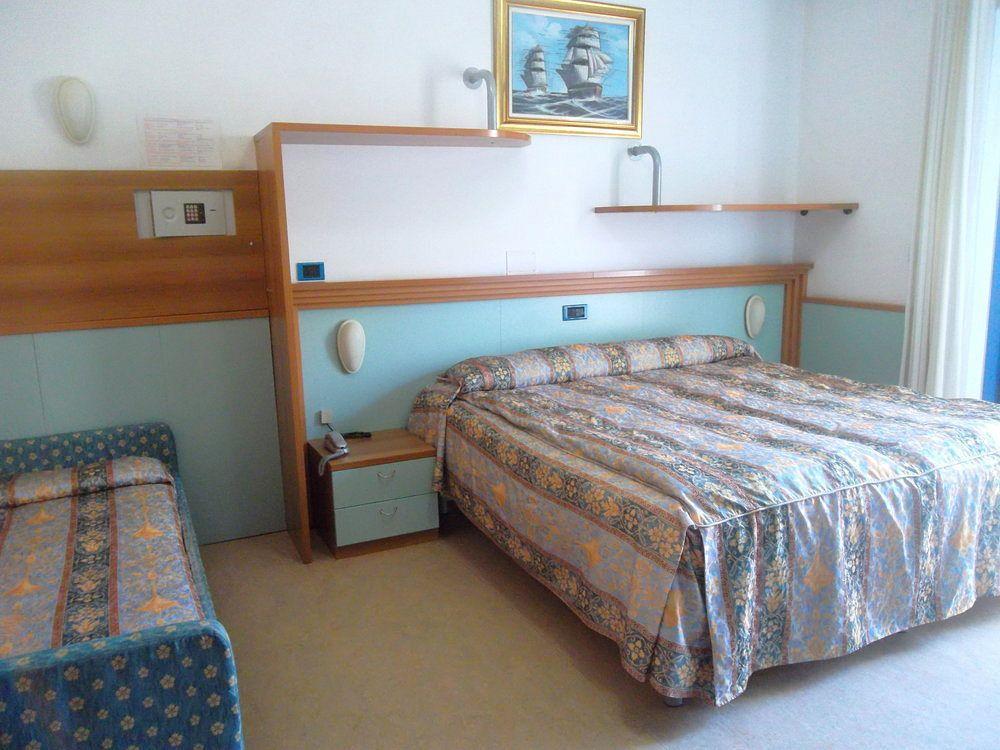 Hotel Marina Roseto Degli Abruzzi Exterior photo