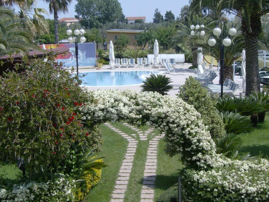 Hotel Marina Roseto Degli Abruzzi Exterior photo