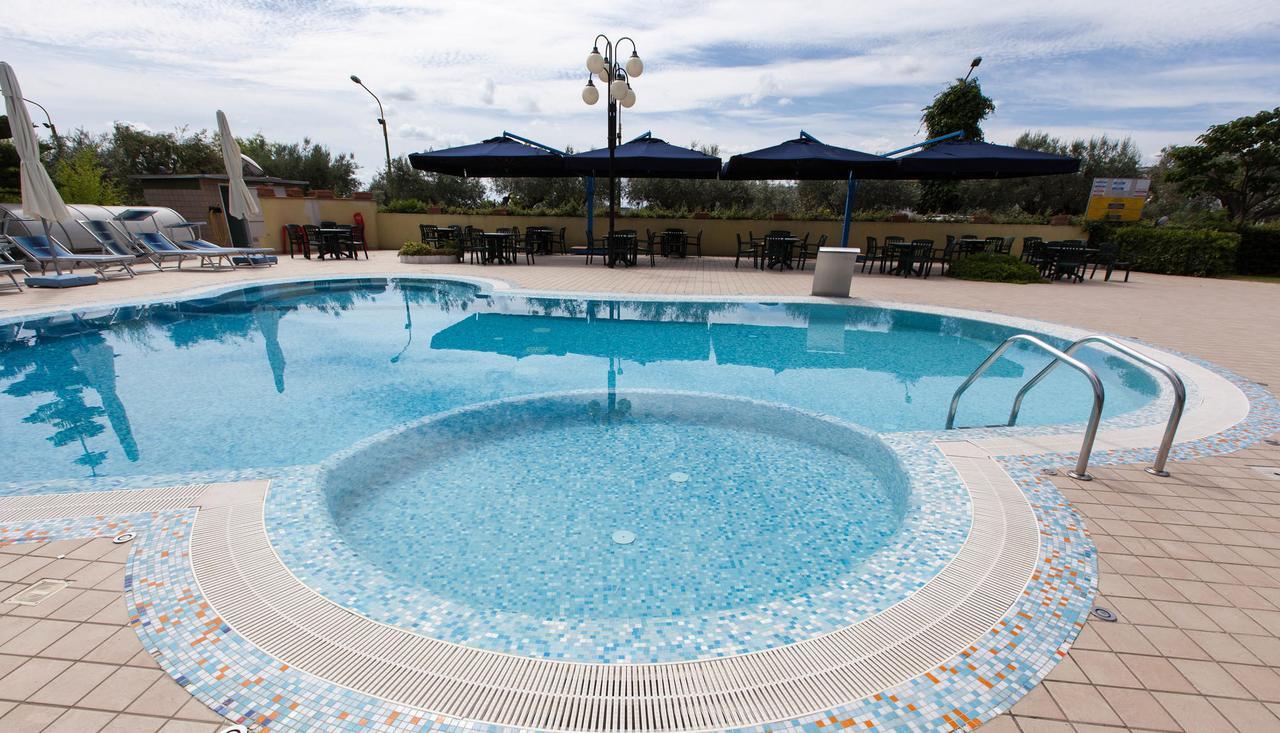 Hotel Marina Roseto Degli Abruzzi Exterior photo