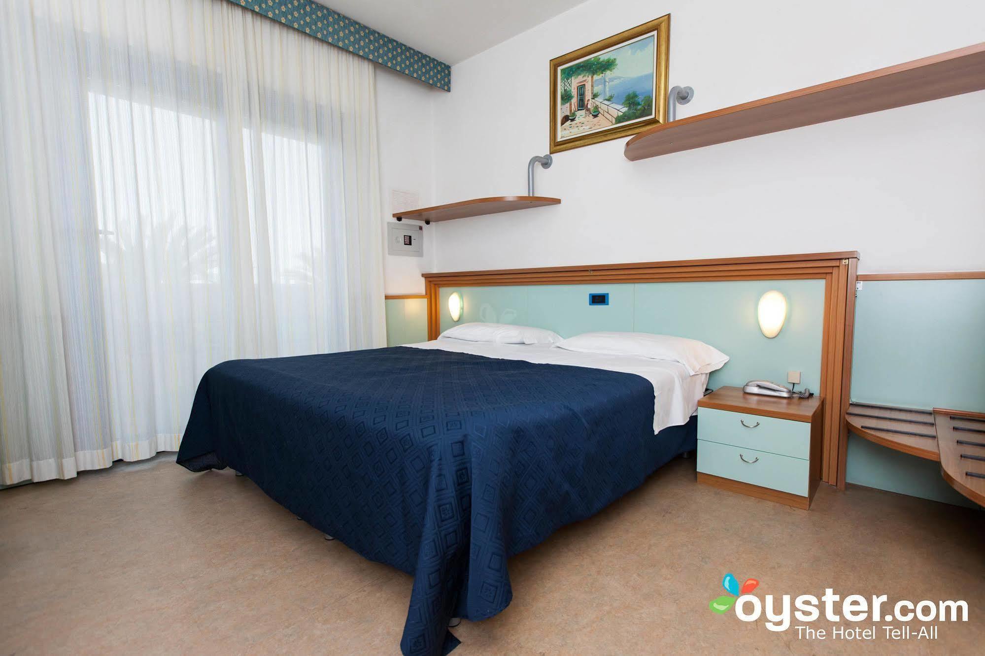 Hotel Marina Roseto Degli Abruzzi Exterior photo